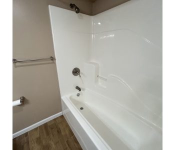 Bathtub/shower at Chatham St Apartments in Williamsport PA